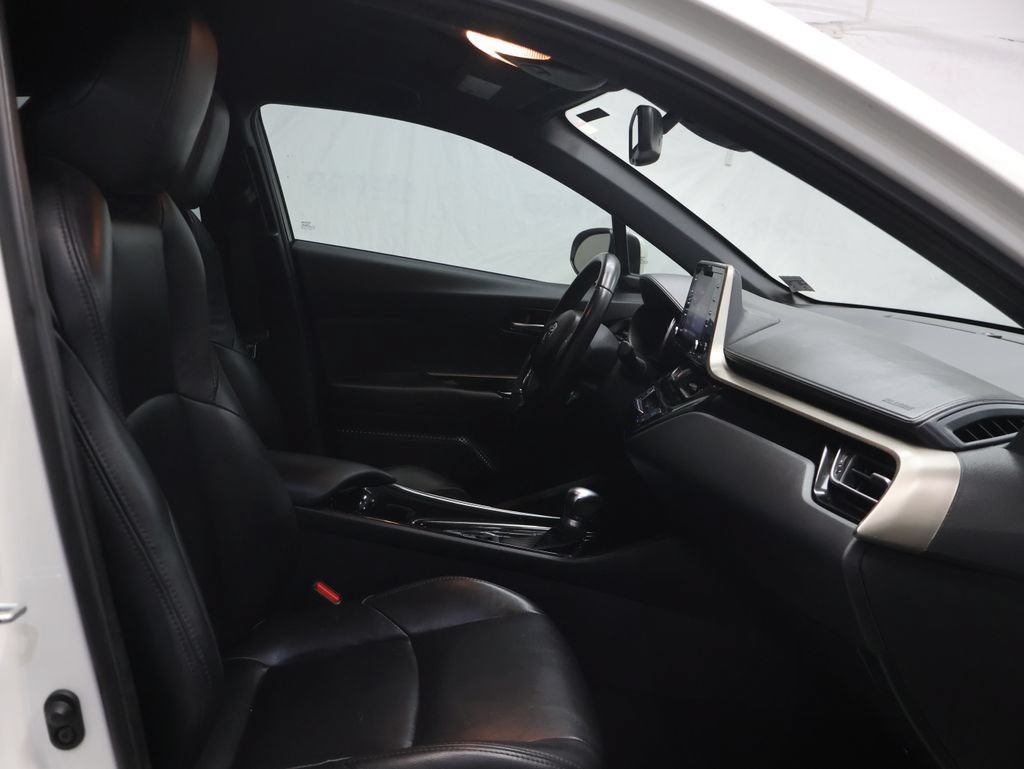 Used 2019 Toyota C-HR XLE FWD image 9