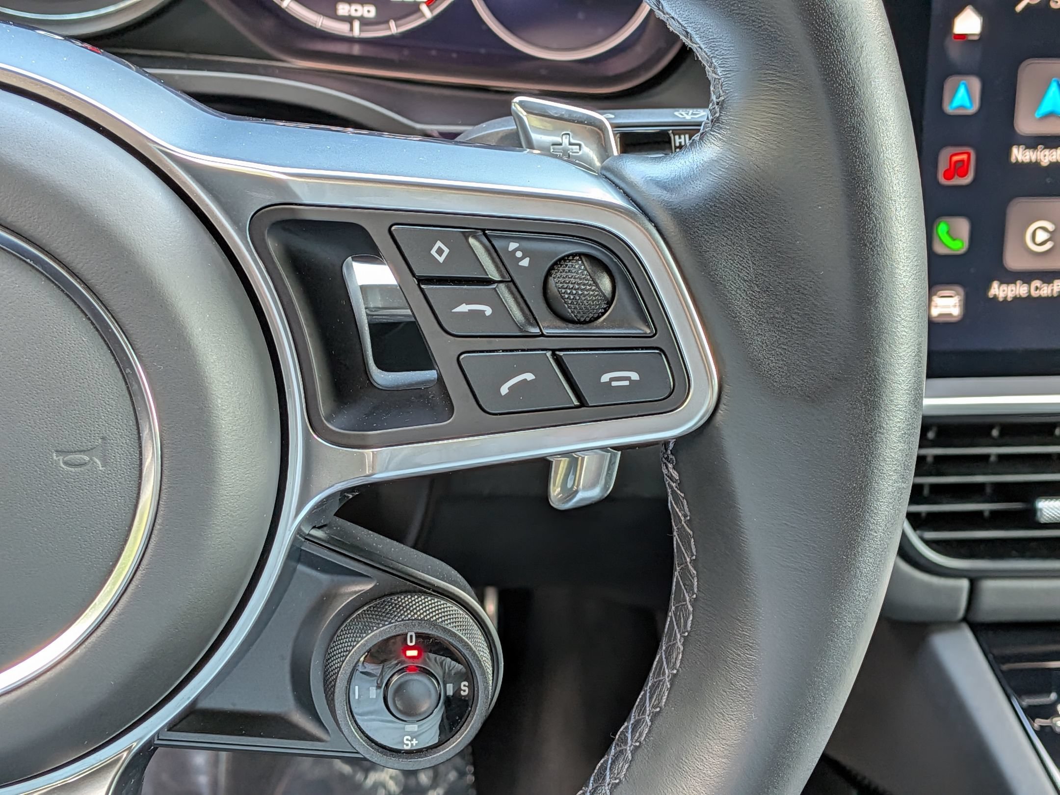 Certified 2023 Porsche Cayenne GTS AWD/4WD image 10