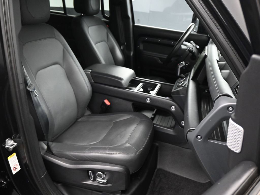 Used 2023 Land Rover Defender 130 X-Dynamic SE image 11