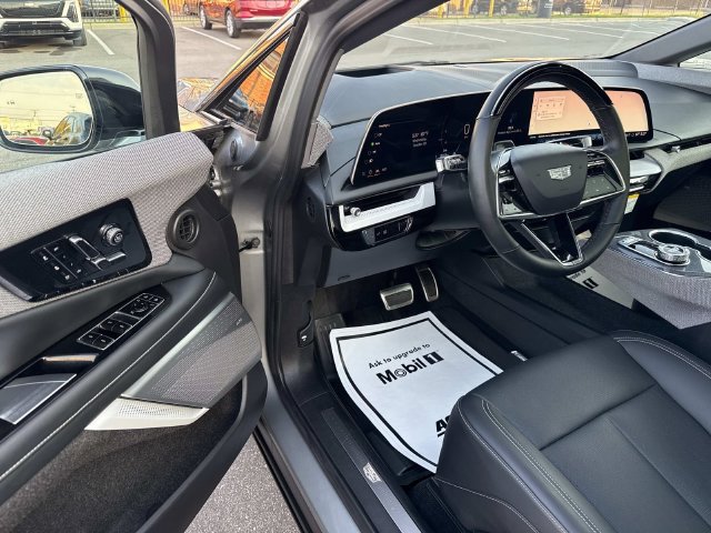 Certified 2025 Cadillac Optiq Sport 2 w/ LPO, Floor Liner Package AWD/4WD image 13