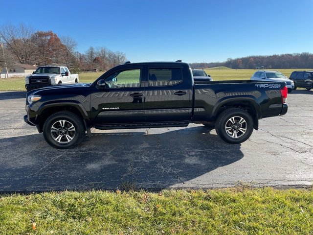 Used 2017 Toyota Tacoma TRD Sport image 11