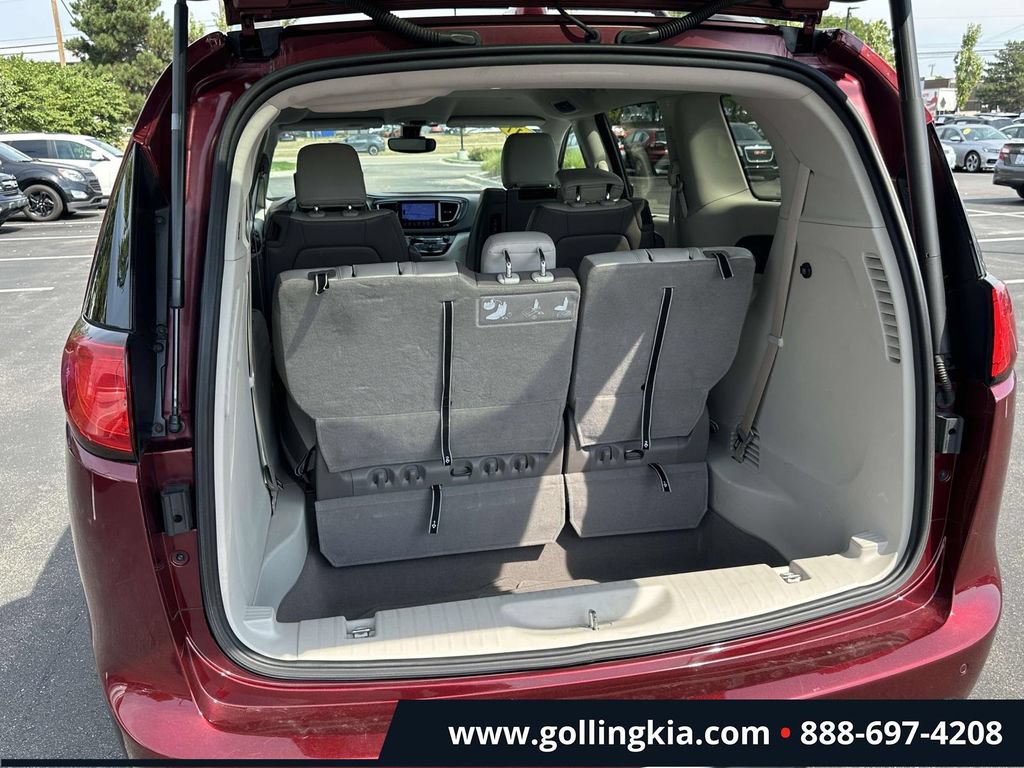 Used 2017 Chrysler Pacifica Touring-L Plus FWD image 8