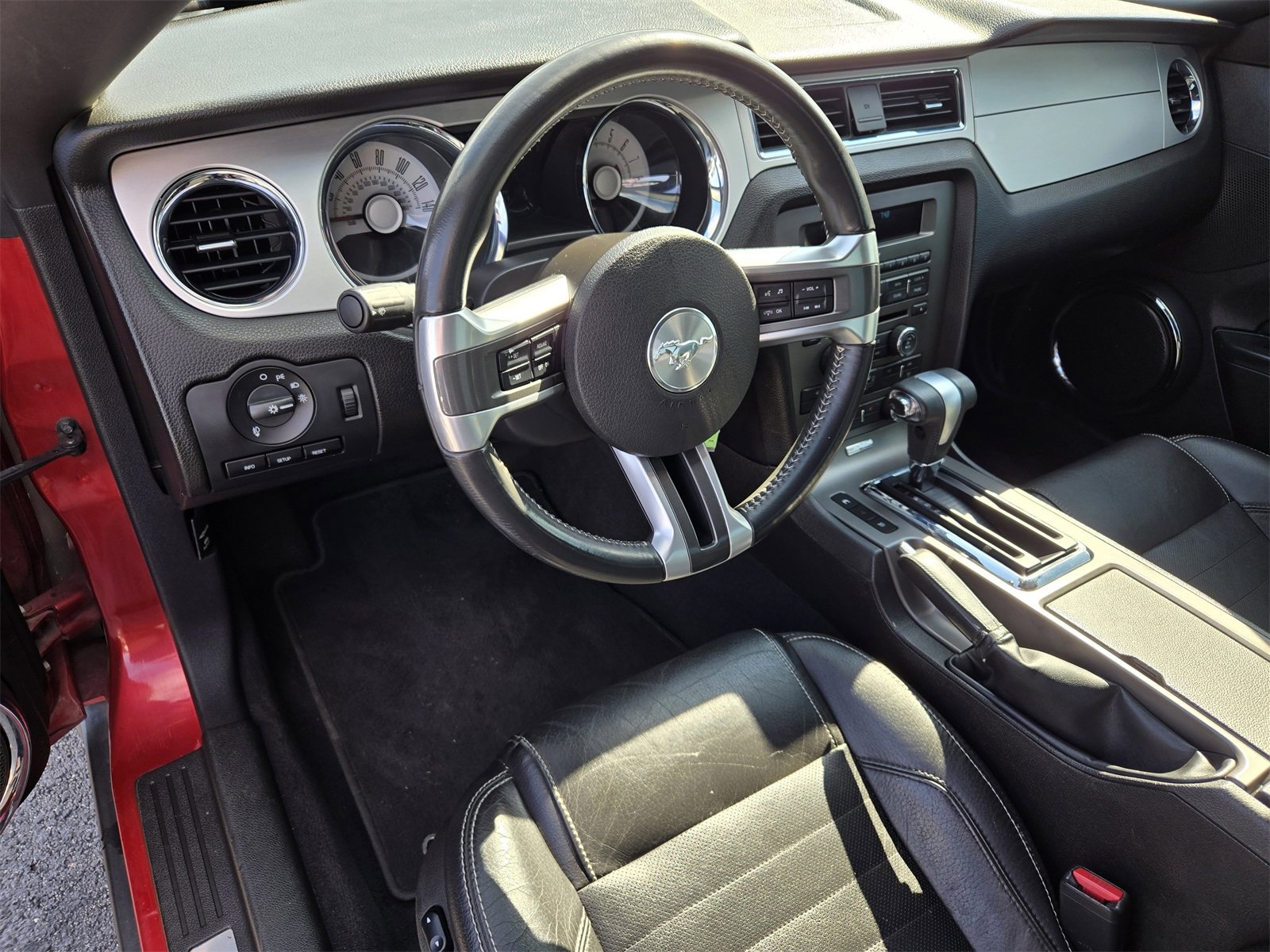 Used 2010 Ford Mustang GT image 23