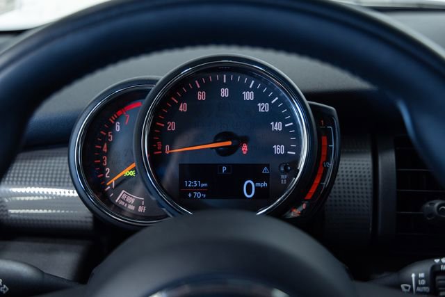 Used 2020 MINI Cooper 4-Door Hardtop image 2