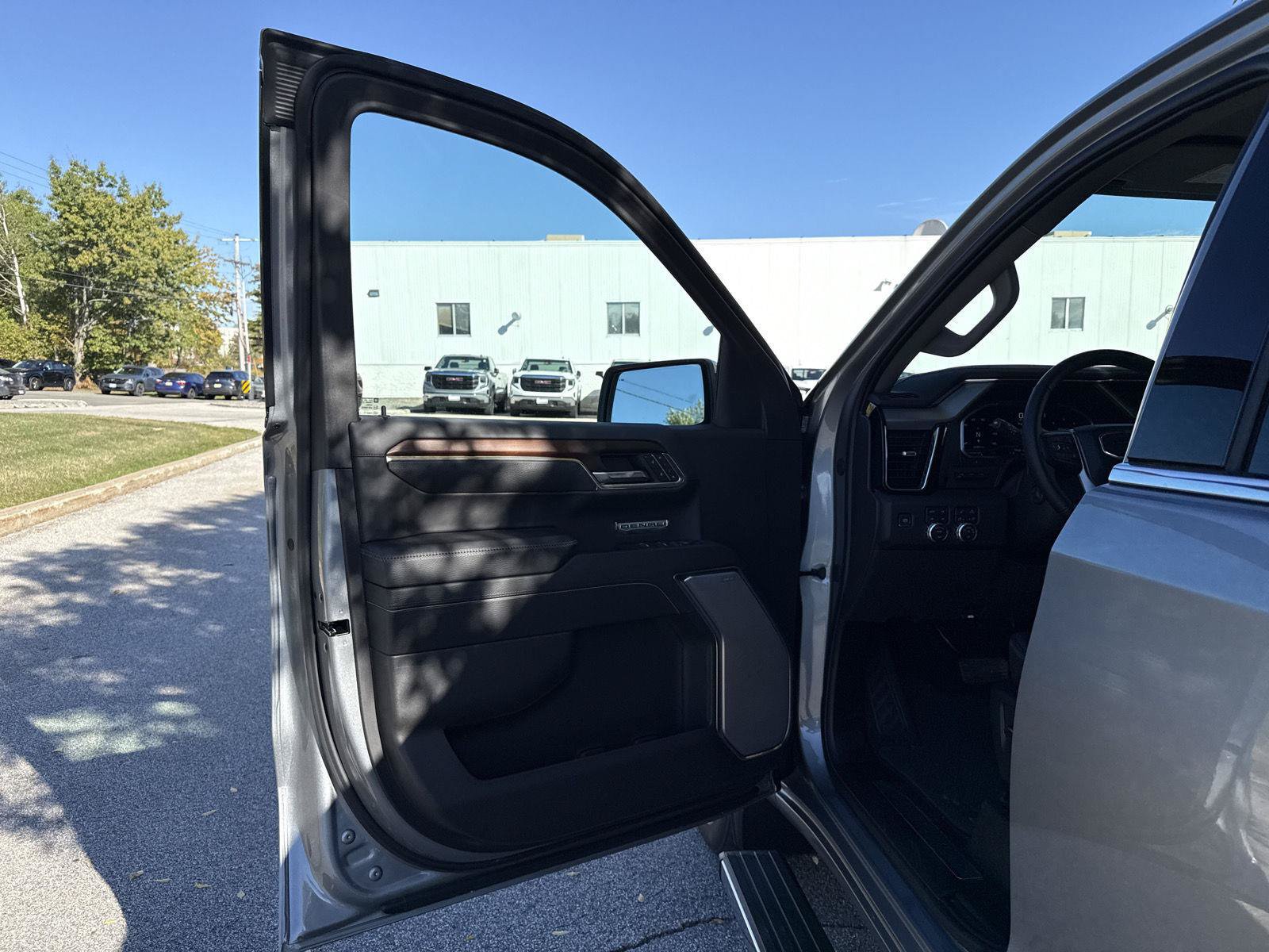 Used 2024 GMC Sierra 1500 Denali w/ Denali Reserve Package AWD/4WD image 16