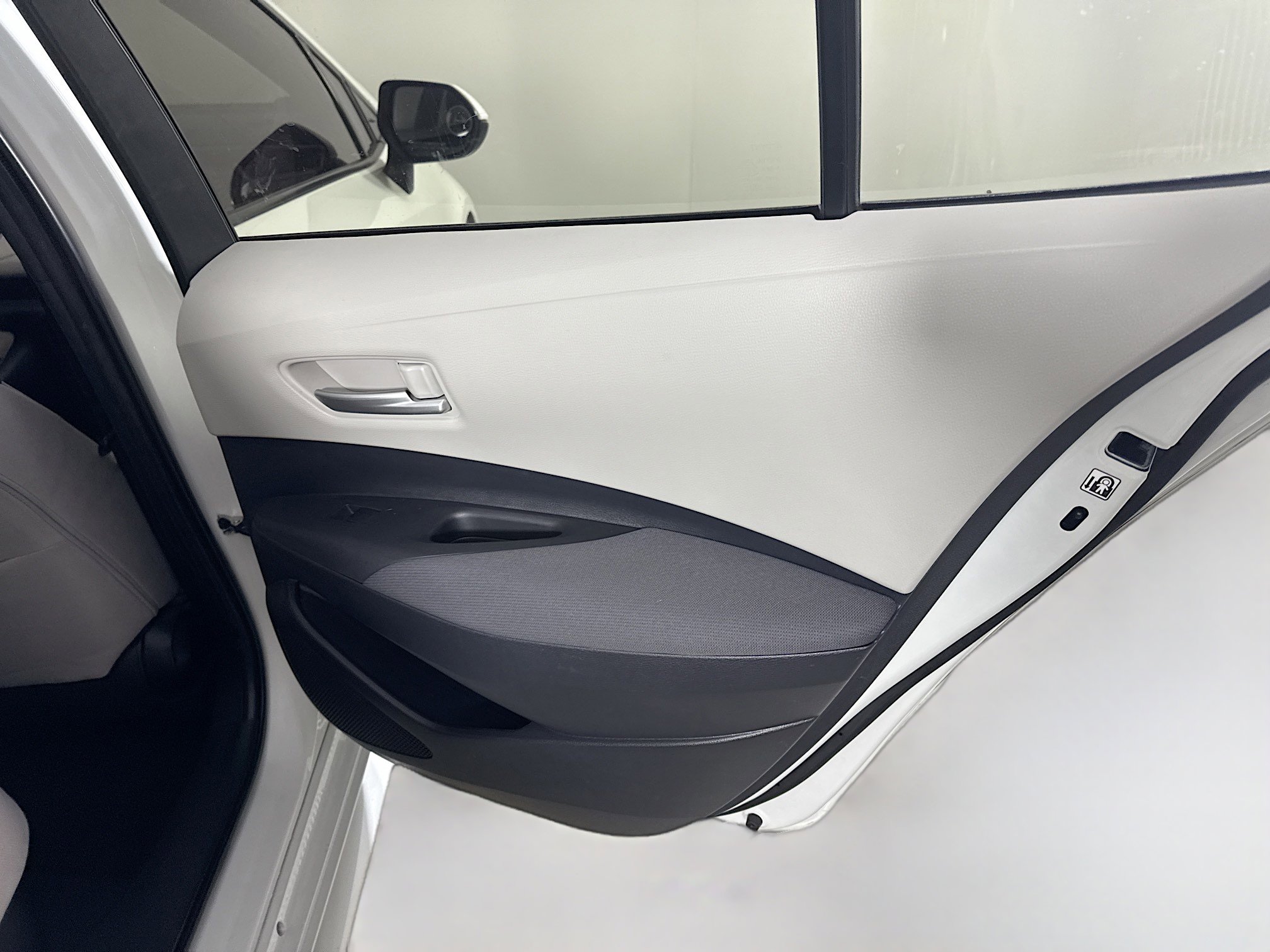 Used 2020 Toyota Corolla LE image 28