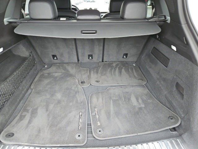 Used 2022 Porsche Cayenne Platinum Edition image 16
