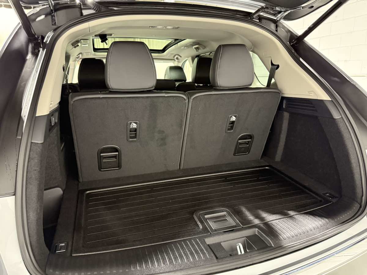 Used 2025 Acura MDX SH-AWD w/ Technology Package image 21