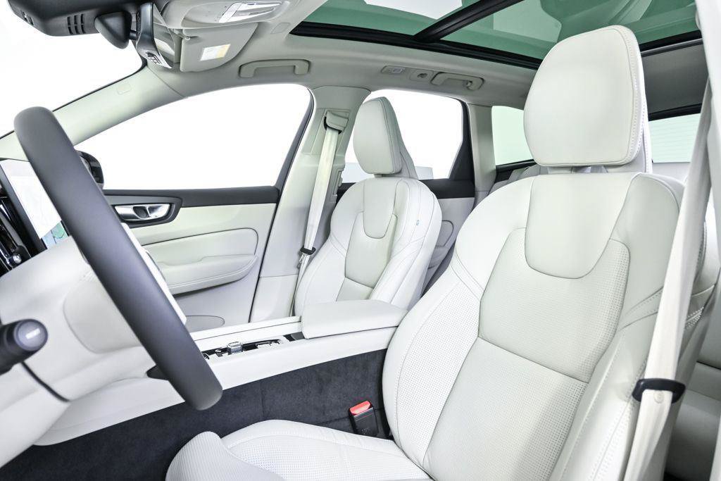 New 2026 Volvo XC60 T8 Ultra w/ Protection Package Premier AWD/4WD image 5