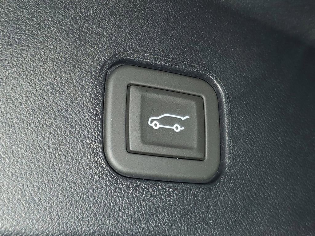 New 2026 Cadillac Lyriq Luxury RWD image 8