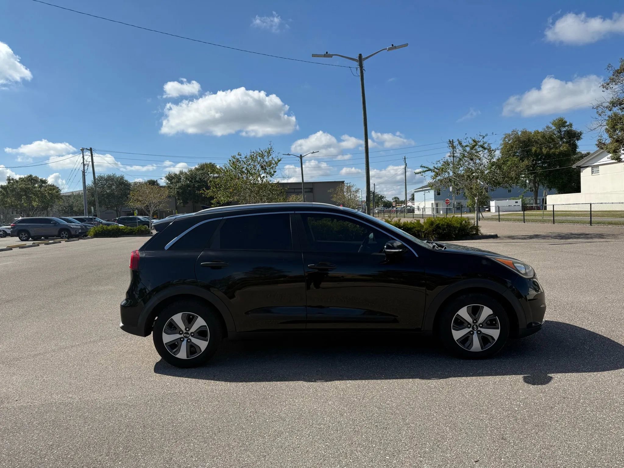 Used 2018 Kia Niro EX w/ EX Premium Package image 4