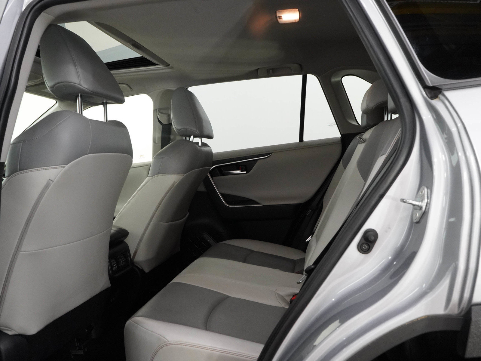 Used 2019 Toyota RAV4 Limited w/ Cold Weather Package AWD/4WD image 15