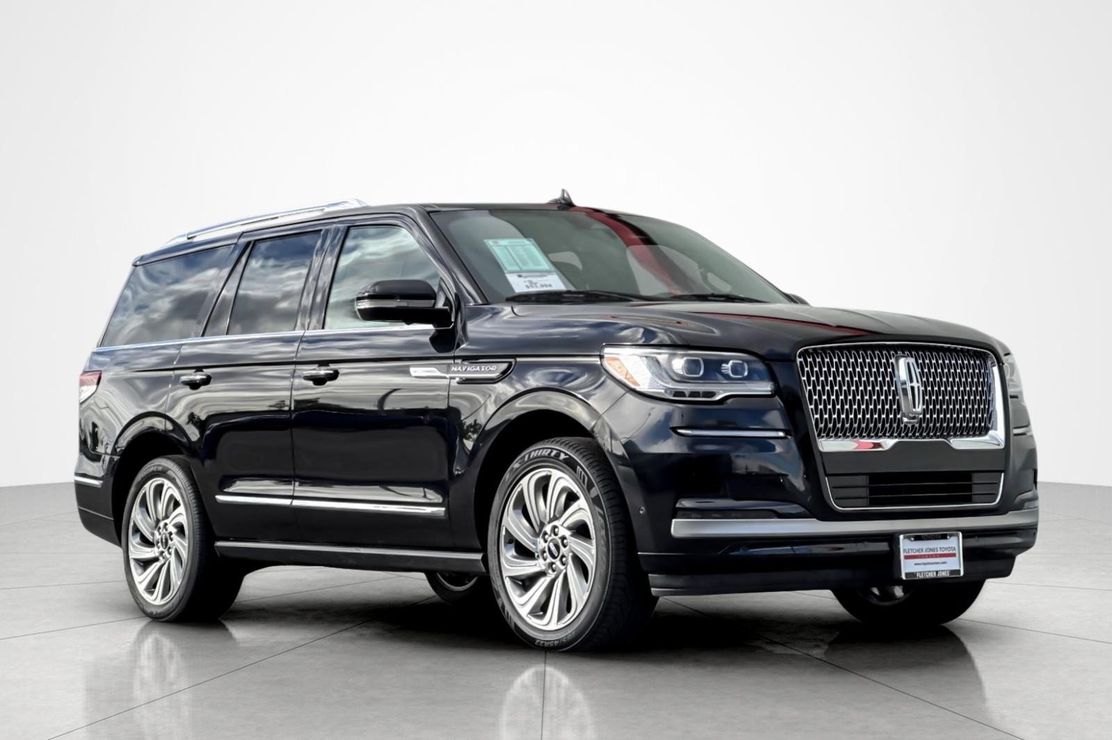 Used 2024 Lincoln Navigator Premiere image 7