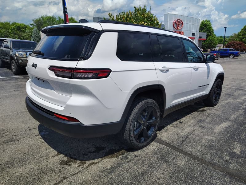 Used 2025 Jeep Grand Cherokee L Altitude AWD/4WD image 4