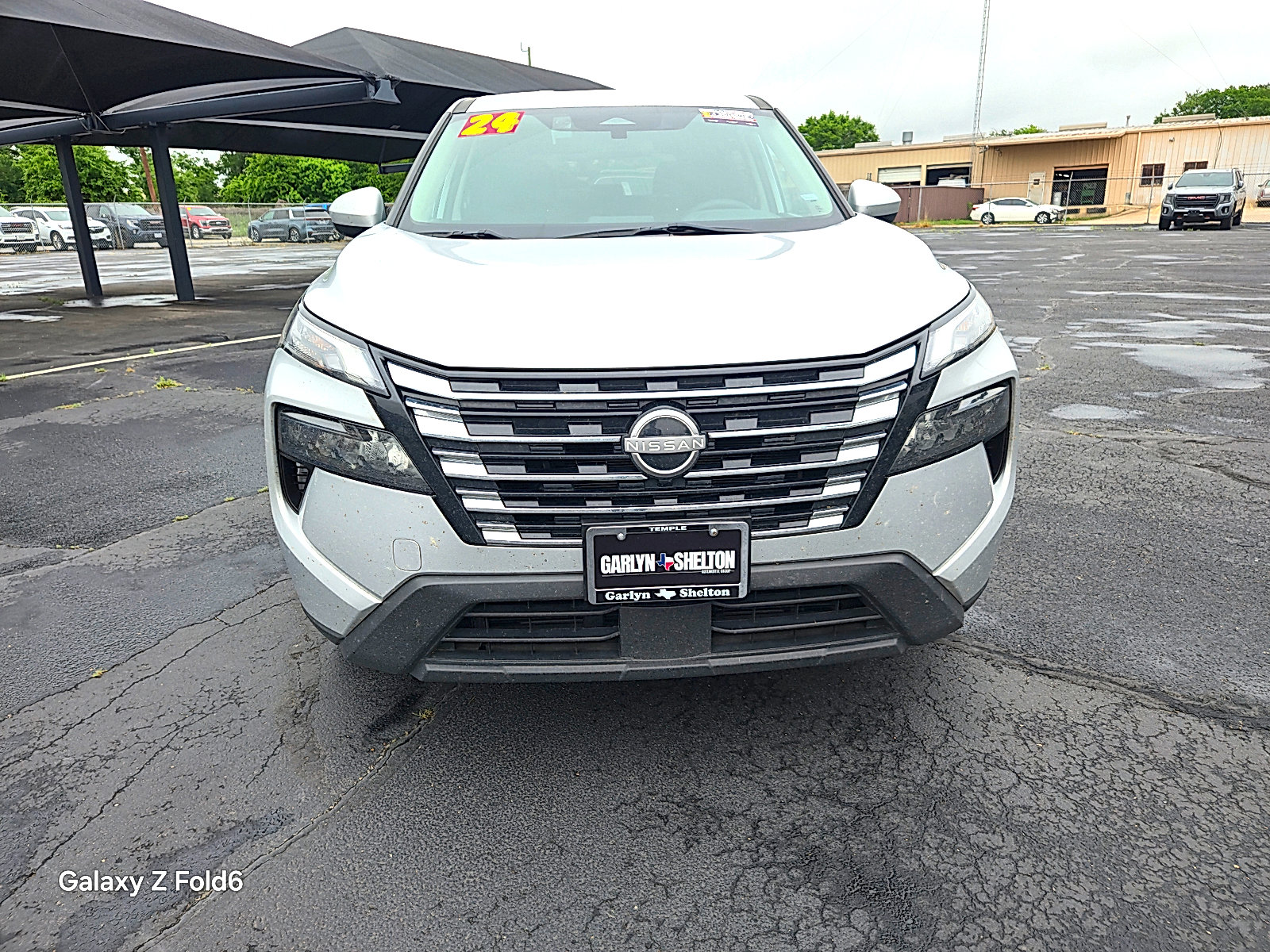Used 2024 Nissan Rogue SV FWD image 3