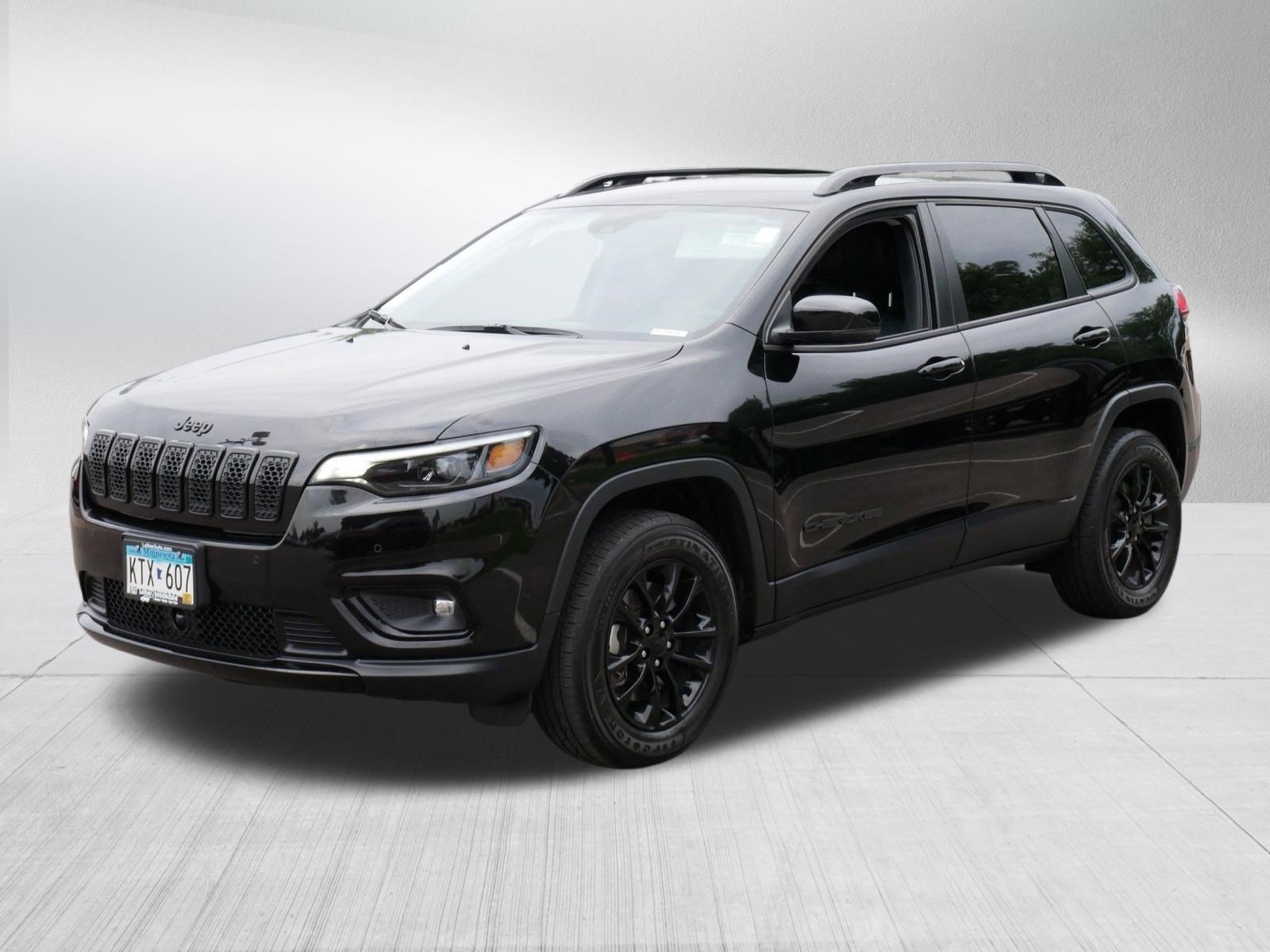 Used 2023 Jeep Cherokee Altitude Lux AWD/4WD image 3