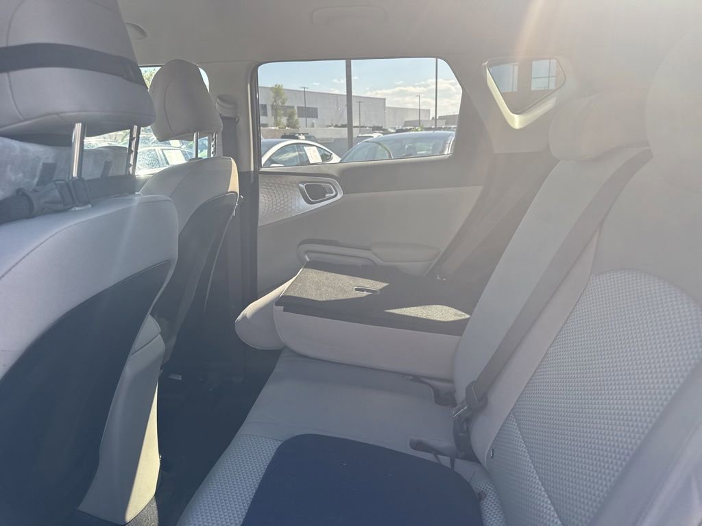 Used 2023 Kia Soul LX FWD image 17