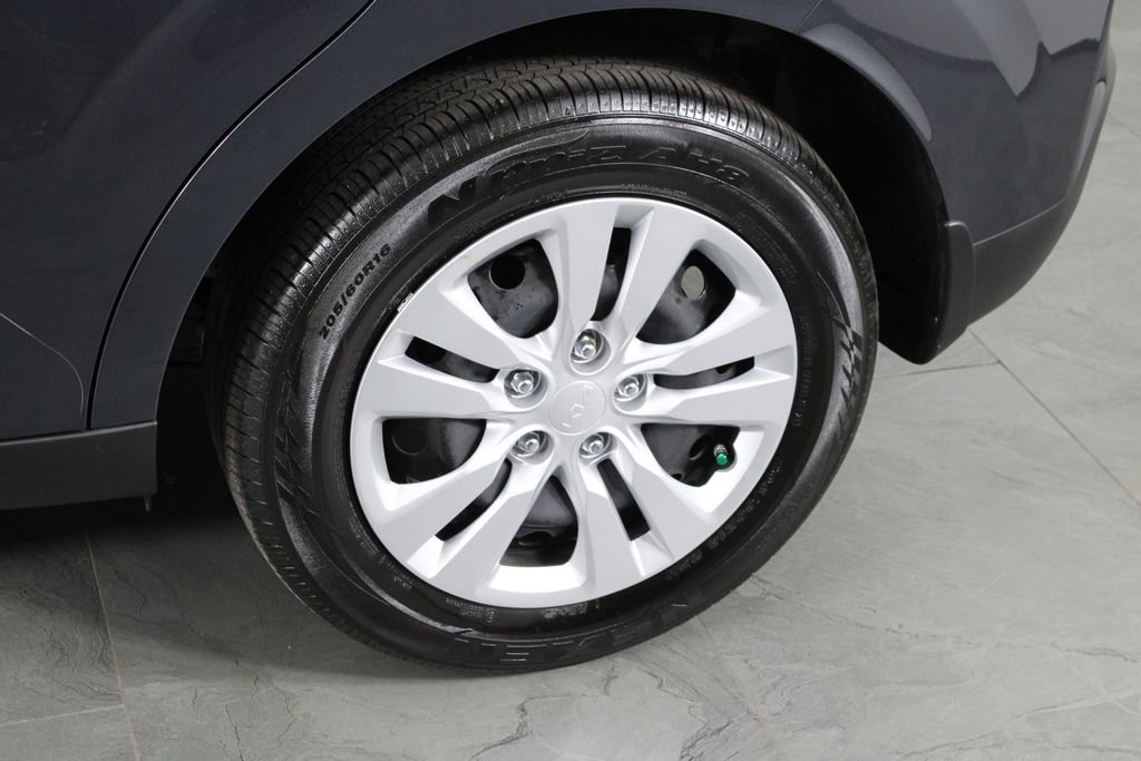 Used 2025 Kia Soul LX image 12