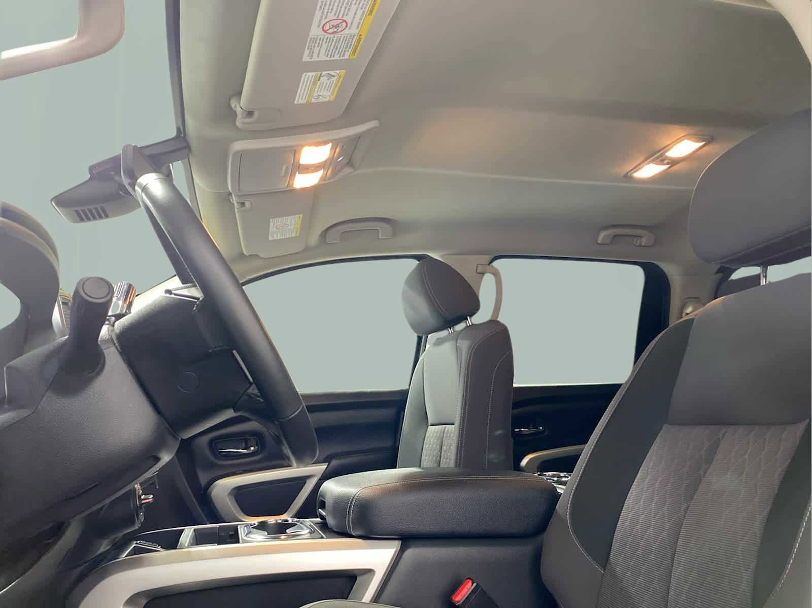 Used 2024 Nissan Titan SV w/ SV Convenience Package image 22