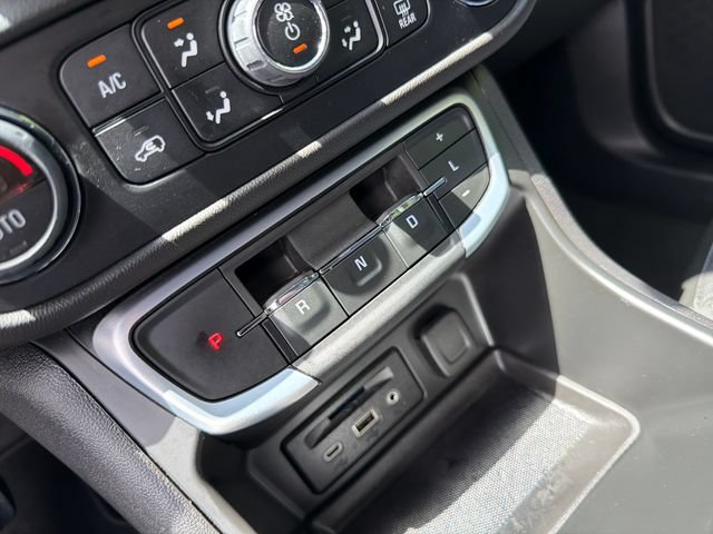 Used 2024 GMC Terrain SLT FWD image 23