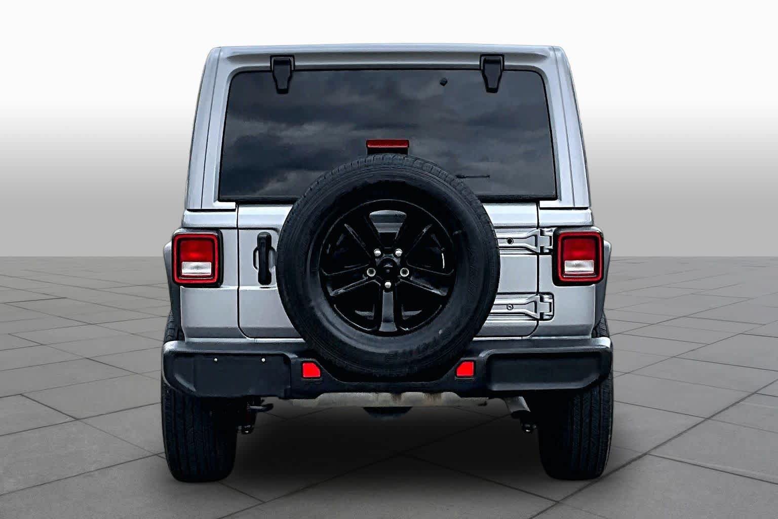 Used 2020 Jeep Wrangler Unlimited Sahara AWD/4WD image 4