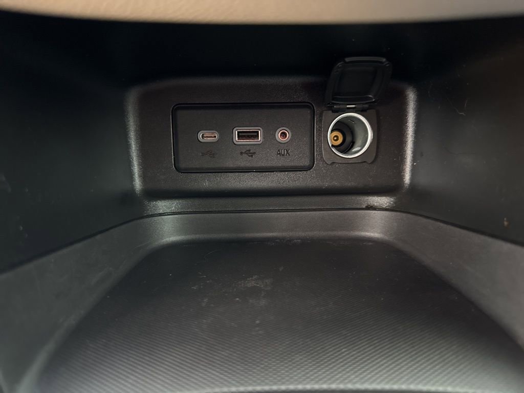 Used 2022 Chevrolet Equinox LT w/ Driver Convenience Package image 27