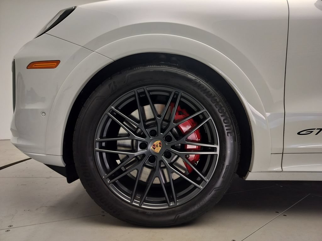 Certified 2025 Porsche Cayenne GTS AWD/4WD image 29