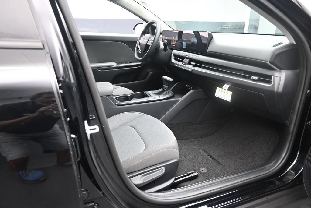 Used 2025 Kia K4 FWD image 25