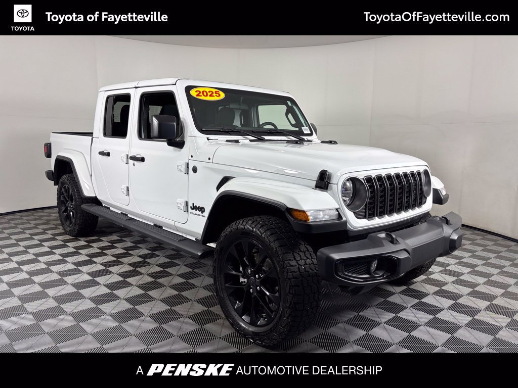 Used 2025 Jeep Gladiator Sport AWD/4WD image 14
