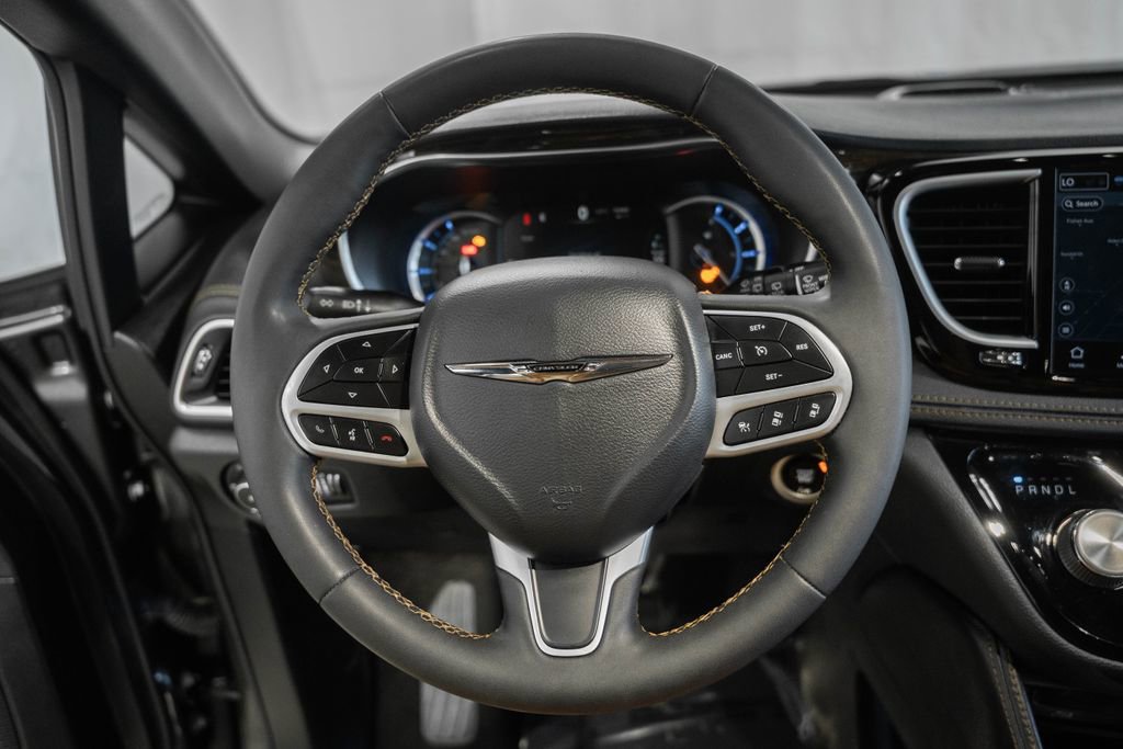 Used 2022 Chrysler Pacifica Pinnacle FWD image 35