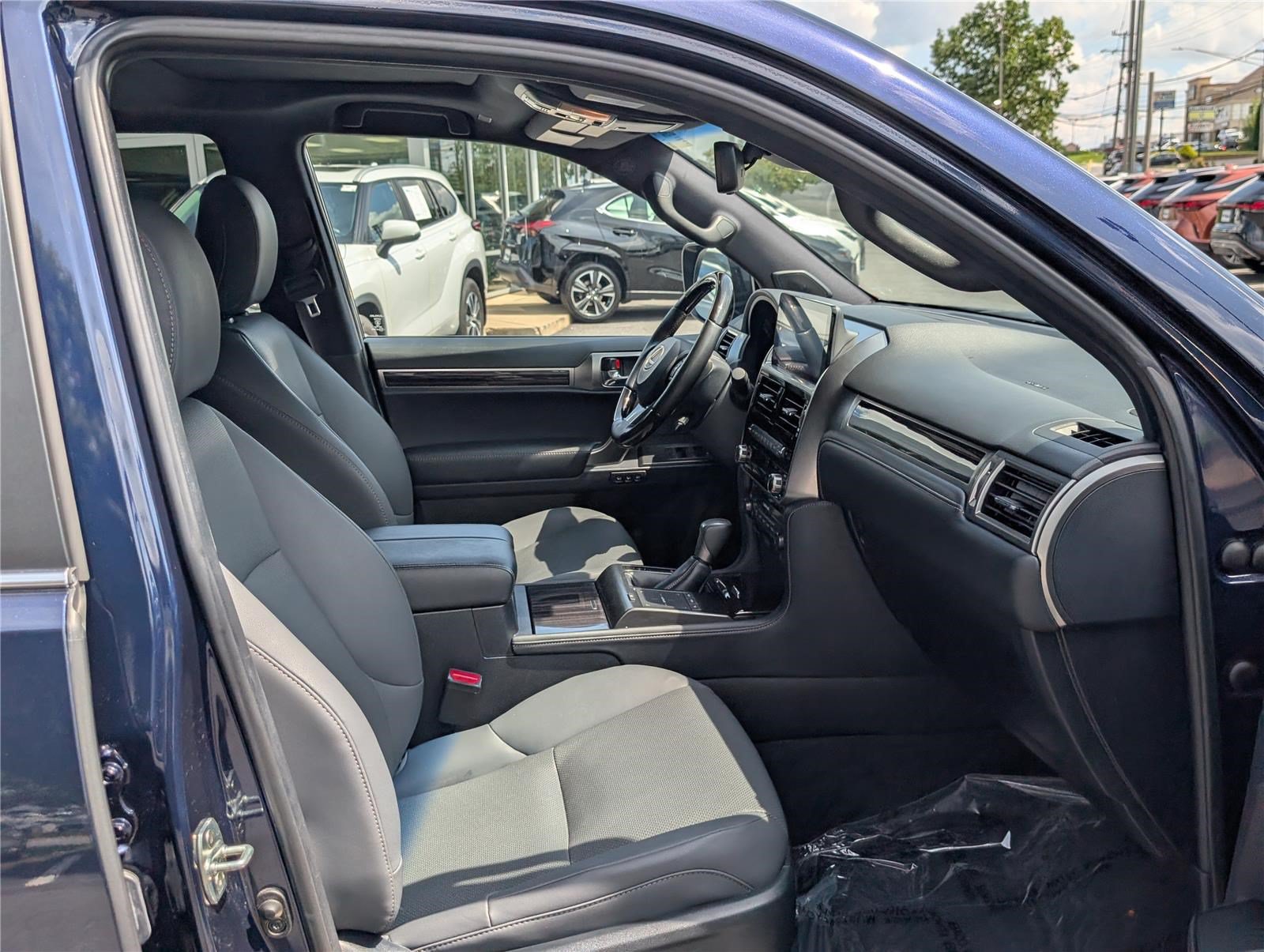 Used 2023 Lexus GX 460 Premium w/ Premium Plus Package AWD/4WD image 11