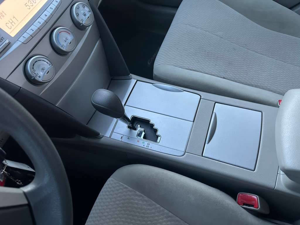 Used 2011 Toyota Camry image 18