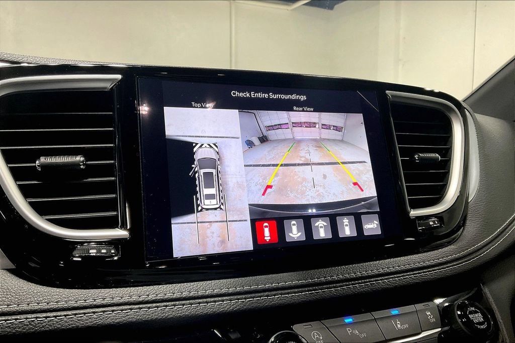 New 2026 Chrysler Pacifica Limited w/ Uconnect Theater Family Group image 16