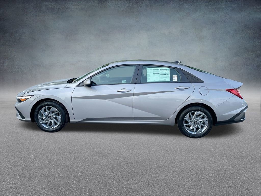 Used 2025 Hyundai Elantra Blue image 28