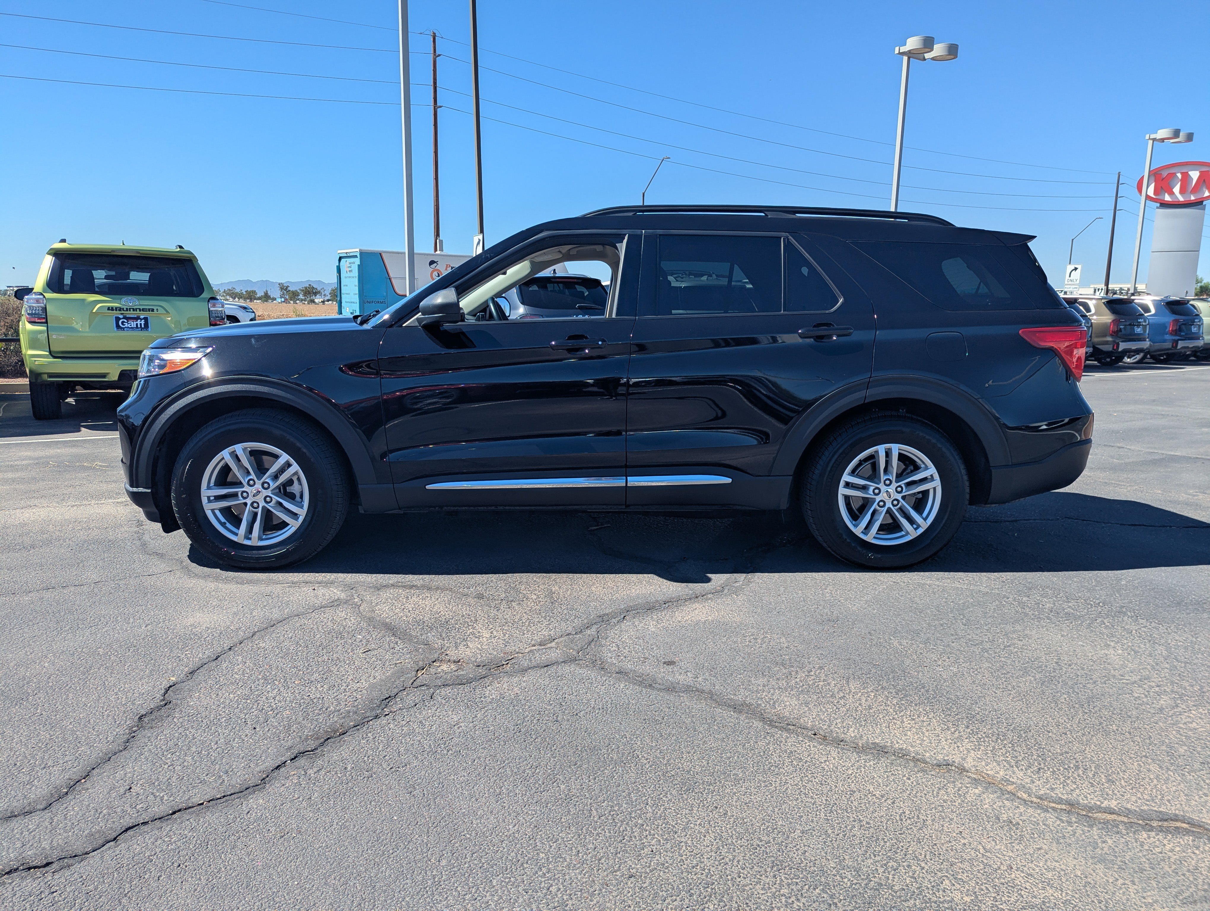 Used 2020 Ford Explorer XLT RWD image 2