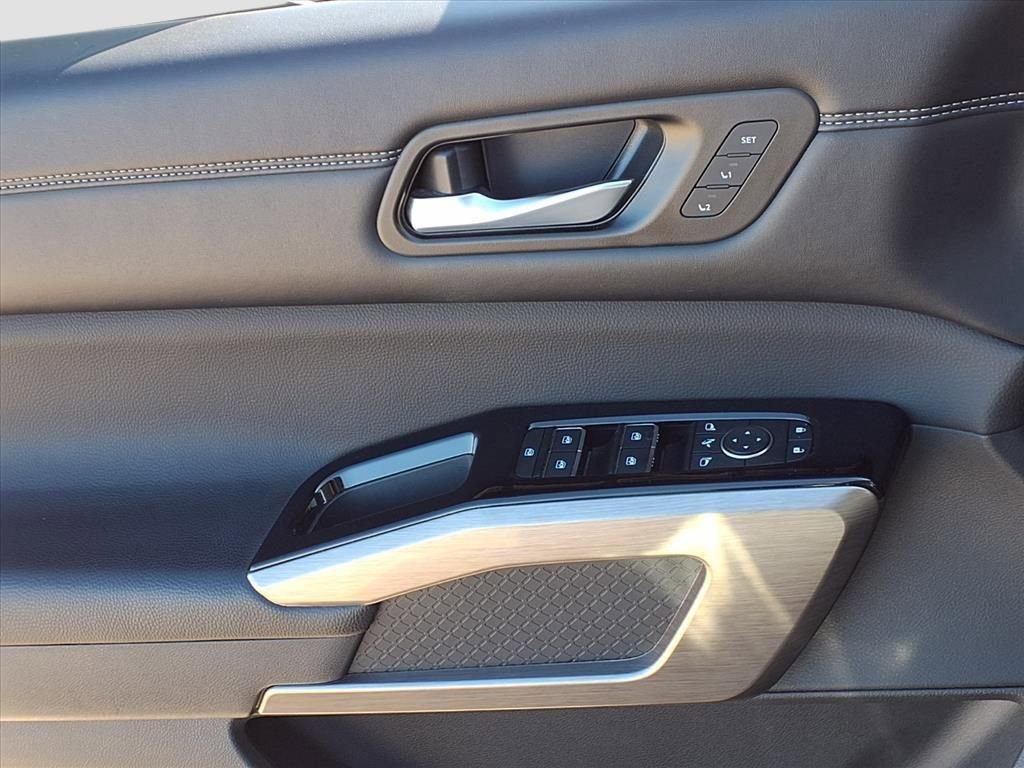 Used 2023 Nissan Pathfinder Platinum w/ Cargo Package image 17