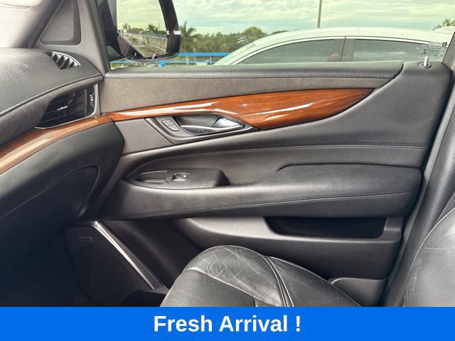 Used 2019 Cadillac Escalade ESV Luxury RWD image 14