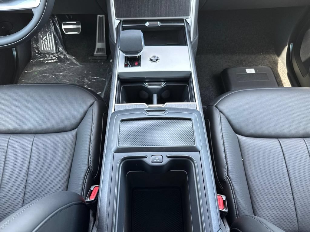 New 2026 Land Rover Range Rover Long Wheelbase SE AWD/4WD image 13