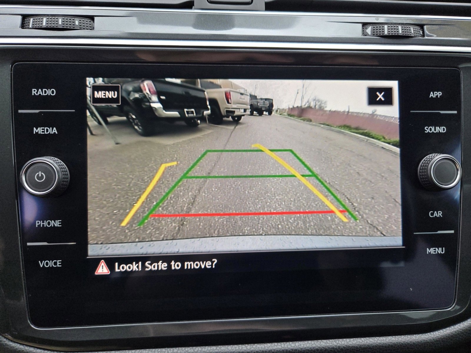 Used 2020 Volkswagen Tiguan SE w/ Panoramic Sunroof Package image 19