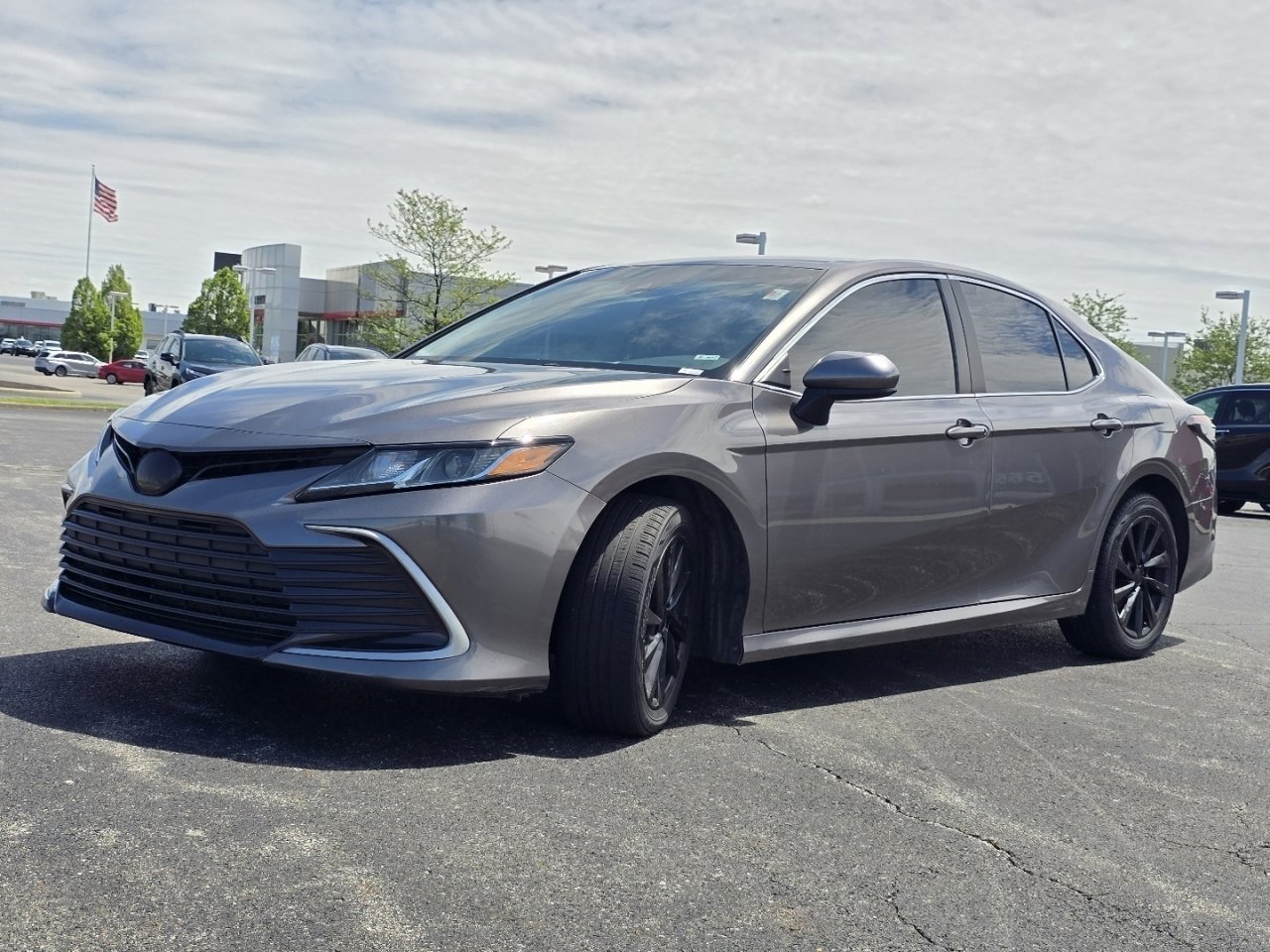 Used 2021 Toyota Camry LE FWD image 9
