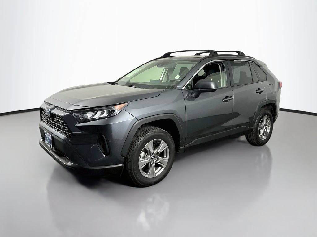 Used 2022 Toyota RAV4 LE AWD/4WD image 4