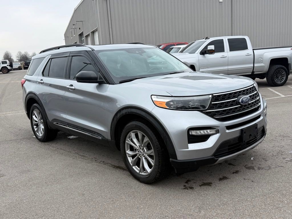 Used 2023 Ford Explorer XLT w/ Equipment Group 202A image 2
