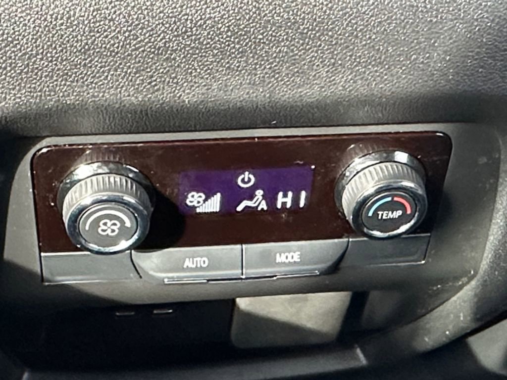 Used 2024 Chevrolet Traverse LT image 25