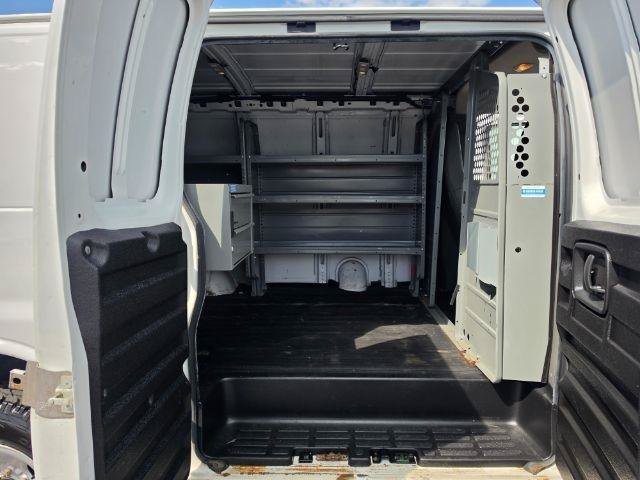 Used 2017 GMC Savana 2500 RWD image 24