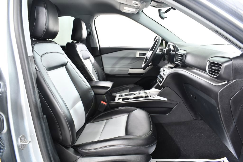 Used 2023 Ford Explorer XLT w/ Equipment Group 202A image 10