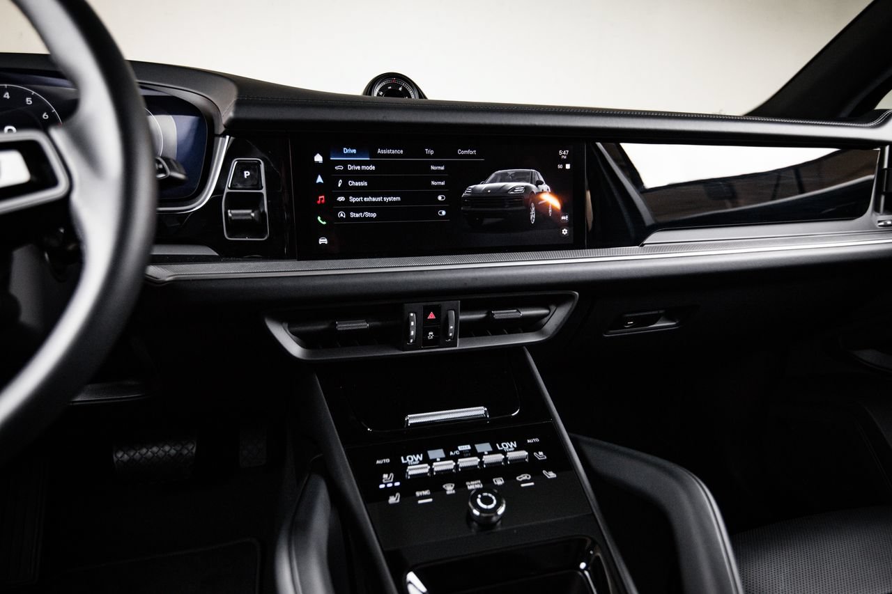 Certified 2026 Porsche Cayenne AWD/4WD image 19