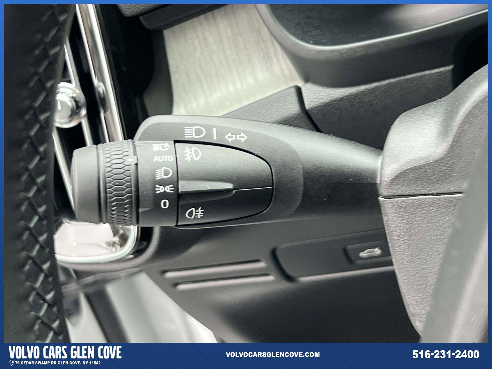 Used 2023 Volvo XC40 B5 Plus w/ Protection Package Premier image 22