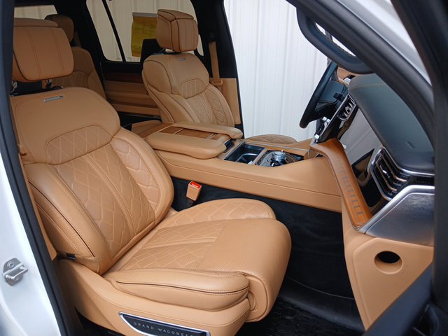 Used 2024 Jeep Grand Wagoneer Series III w/ Rear Seat Video Group 1 AWD/4WD image 45