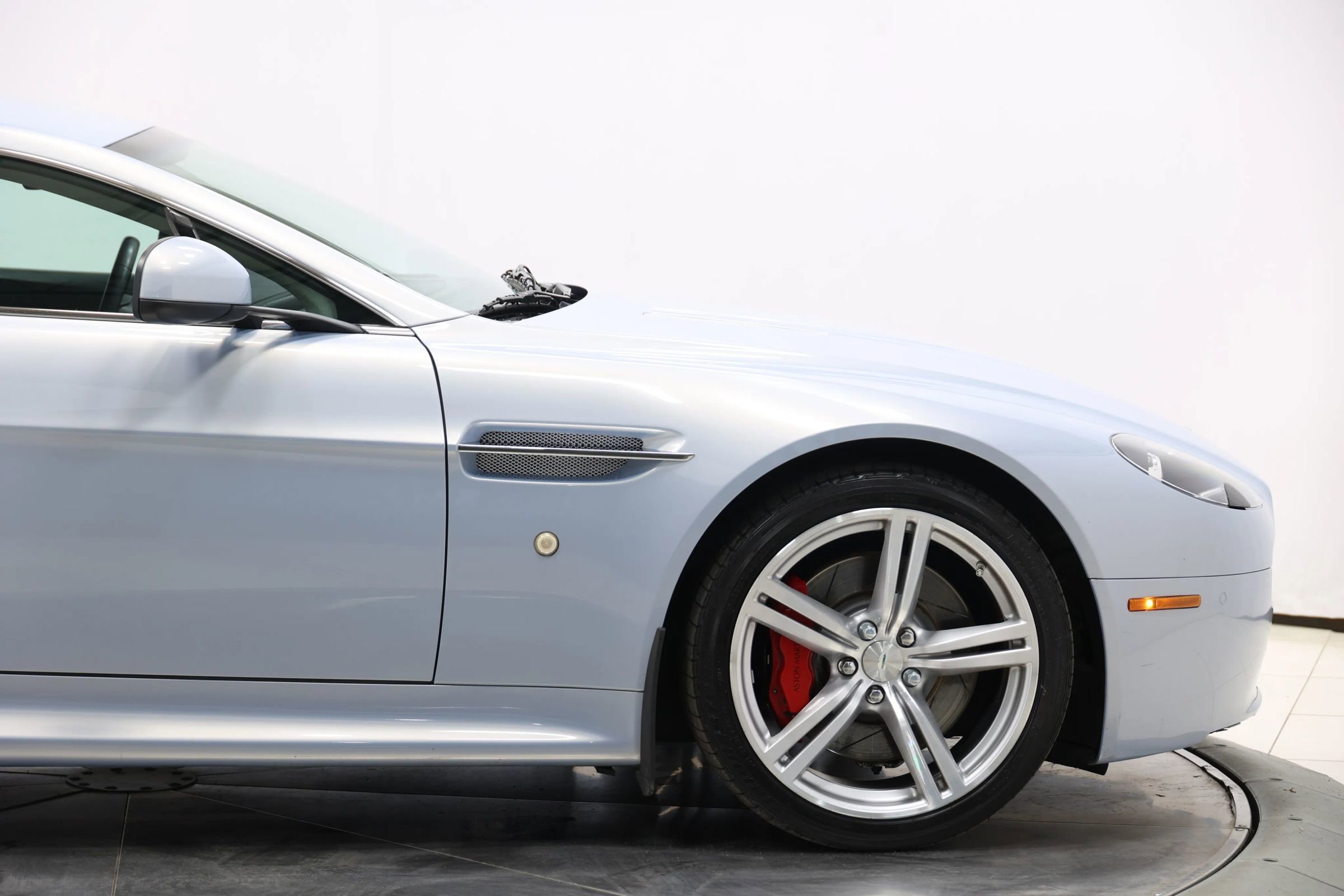 Used 2011 Aston Martin V8 Vantage Coupe image 52