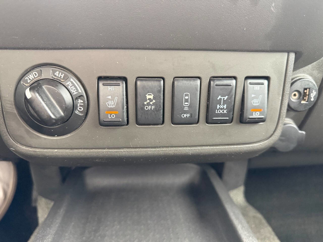 Used 2017 Nissan Frontier PRO-4X w/ Pro-4x Luxury Package image 17